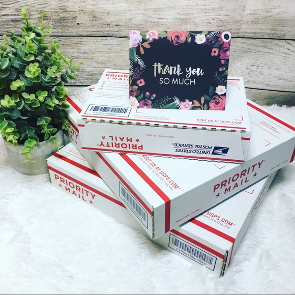 Meet your Posher, Alyssa - Picture 2 of 4